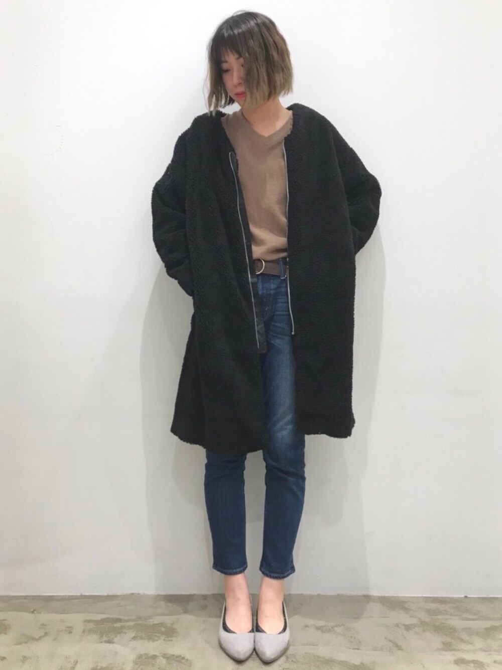 「ボアコート、アウター、秋服準備はじめました、秋のブラウンスタイル、秋コーデ、シンプル、ボア、コート、オトナ女子、AMERICAN HOLIC」｜「AMERICAN HOLICのVネックロングボアコート（ダウンジャケット/コート、ブラック系）」を使った、Luuuさん（レディース・168cm）の秋コーディネートの1枚目の写真