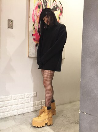 JeffreyCampbell shop staff is wearing Jeffrey Campbell "厚底レースアップショートブーツ"