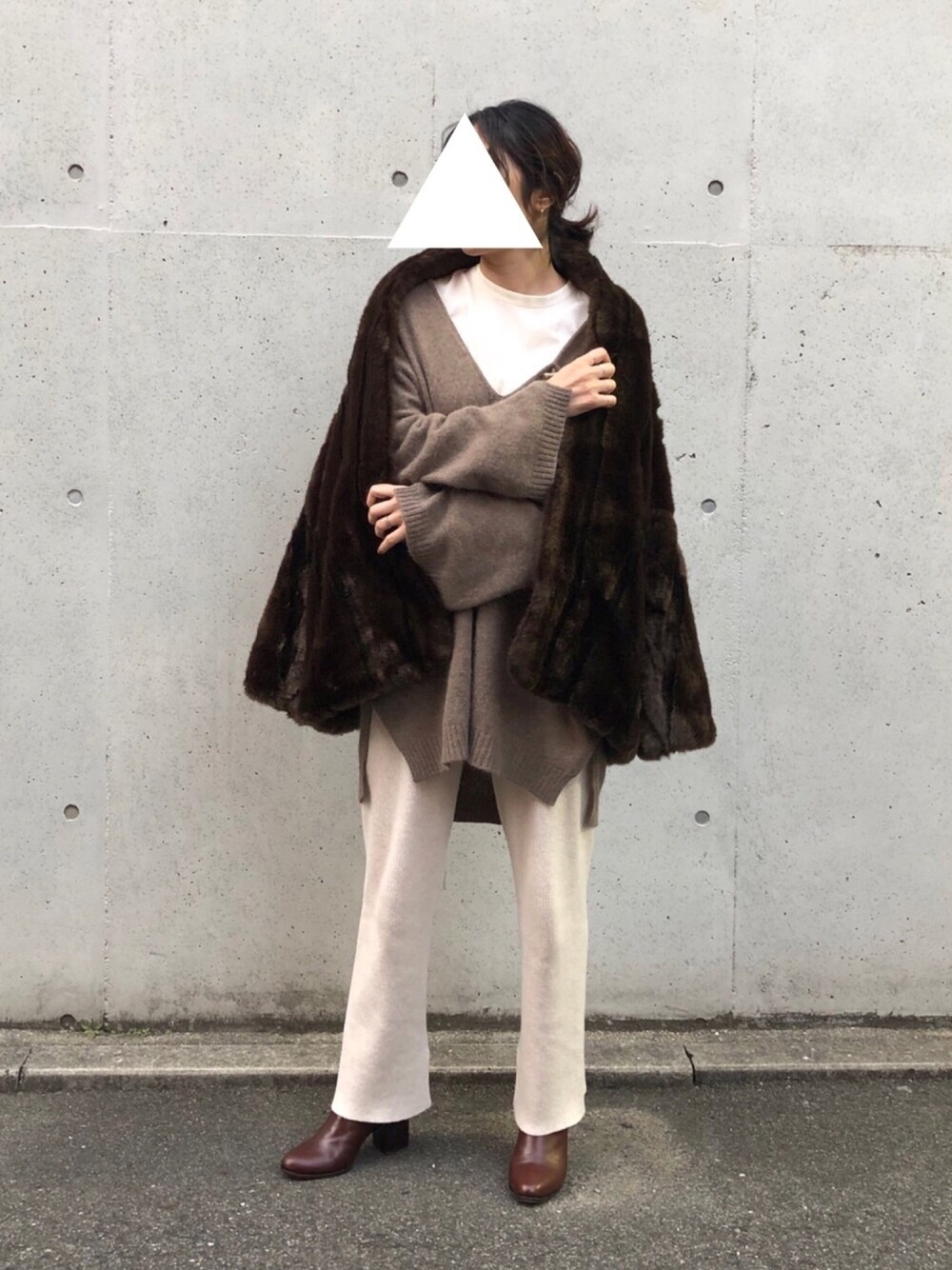 「2018マイベストコーデ、カジュアルコーデ、シンプル、オトナ女子、ootd、ニット、ラフ、ファーコート、ROKU、outfit」｜「6の＜6(ROKU)＞FAKE MINK FUR COAT/ｺｰﾄ（その他アウター、ブラウン系）」を使った、M.さん（レディース・158cm）の冬コーディネートの1枚目の写真