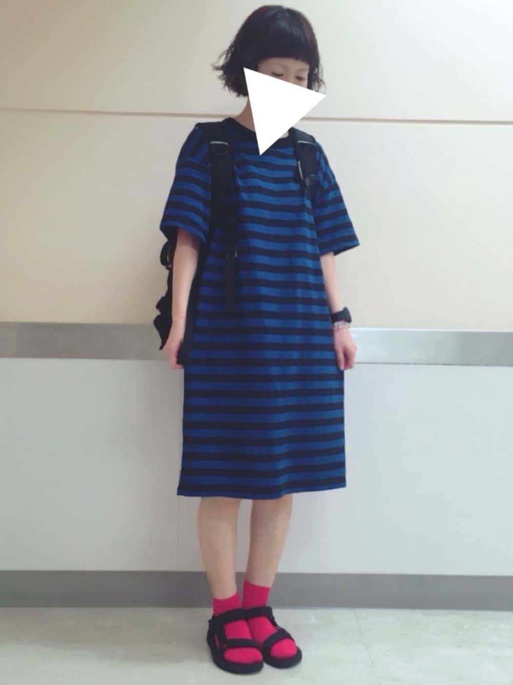 「カジュアル、シンプル、summer、UNIQLO、スポーツサンダル、パッツン前髪、赤くつした」｜「不明のブローチ

（ブローチ/コサージュ、ブラック系）」を使った、ゆきんこさん（レディース・155cm）の夏コーディネートの1枚目の写真