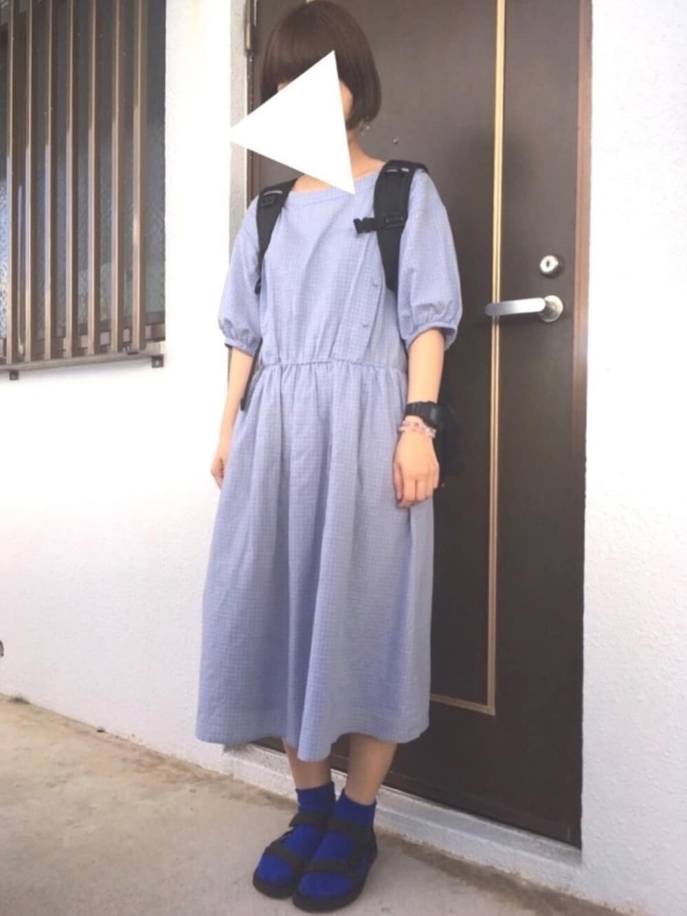 「カジュアル、サンダル、ワンピース、前髪ぱっつん、チェックワンピース、ママコーデ、ボブ」｜「ehka sopoの綿麻チェック飾り釦ワンピース（ワンピース、ブルー系）」を使った、ゆきんこさん（レディース・155cm）の秋コーディネートの1枚目の写真