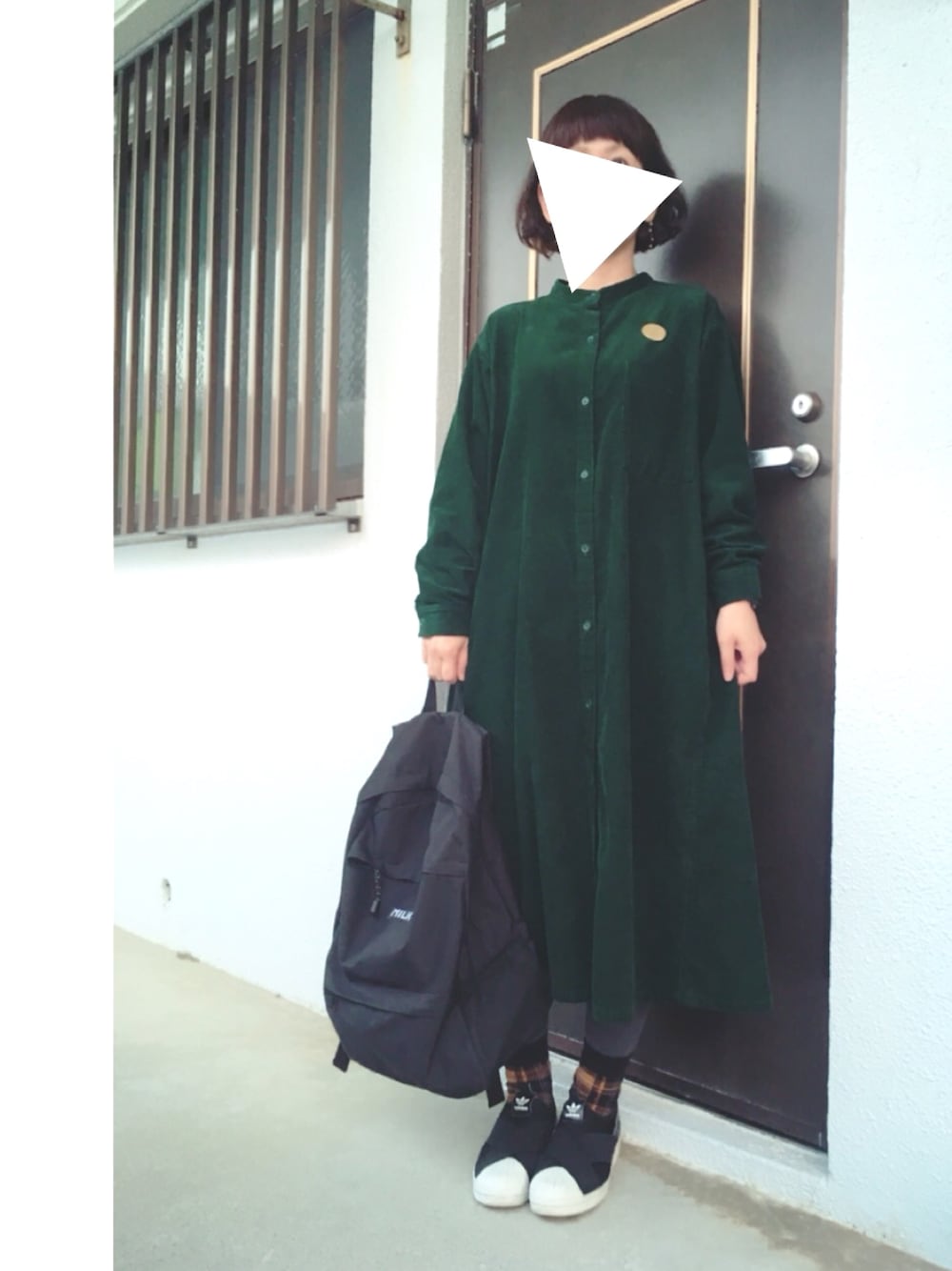 「シンプルコーデ、ワンピース、リュック、パッツン前髪、ママコーデ」｜「jemmaのアイテム（ピアス（両耳用）、ブラック系）」を使った、ゆきんこさん（レディース・155cm）の冬コーディネートの1枚目の写真