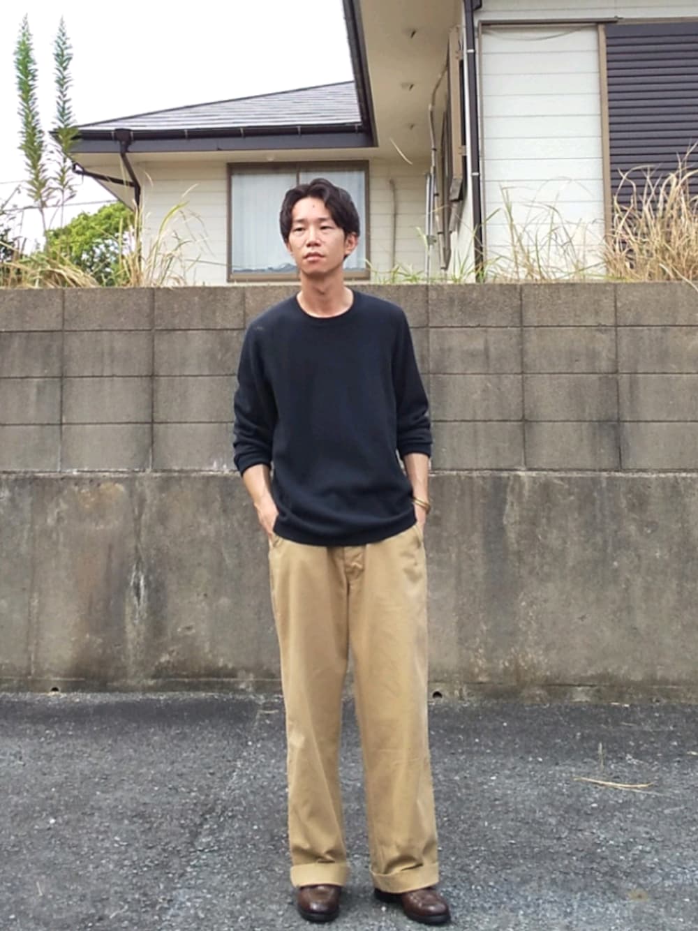 「秋コーデ、秋服準備はじめました、革靴、ロンT、シンプル、アメカジ、チノパン、古着、UNIQLO」｜「UNIQLOのアイテム（Tシャツ/カットソー、ホワイト系）」を使った、 yujiさん（メンズ・176cm）の秋コーディネートの1枚目の写真
