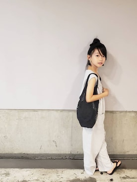 「秋のカフェオレコーデ」｜「アイテム（オールインワン・サロペット）」を使った、Hinataさん（キッズ・134cm）の秋コーディネート