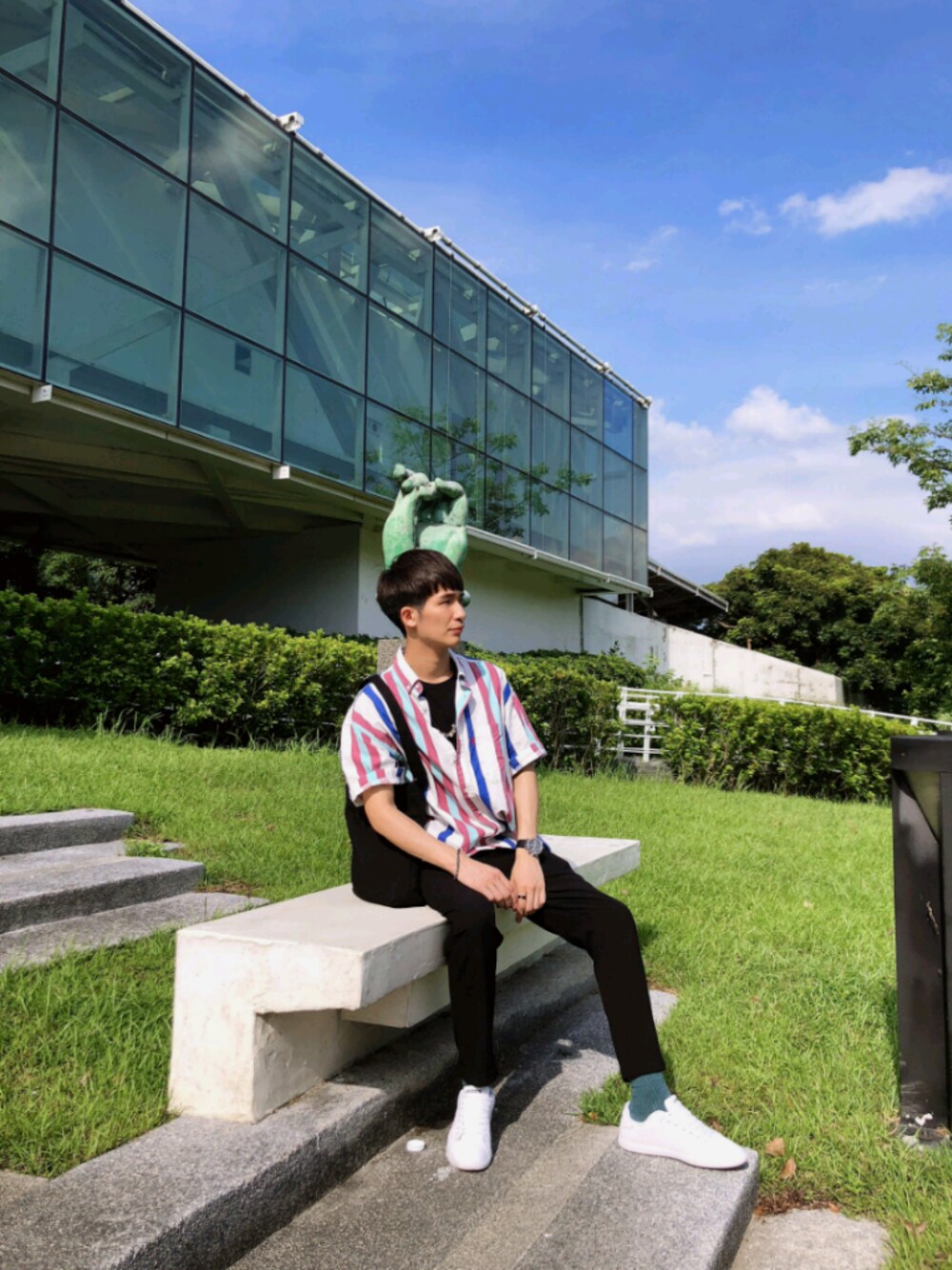 「夏、休閒、鹽系風格、生活感、日常搭配、日常出街」｜「ZARAのアイテム（スラックス、ブラック系）」を使った、Wei Ting Kuoさん（メンズ・175cm）の秋コーディネートの1枚目の写真