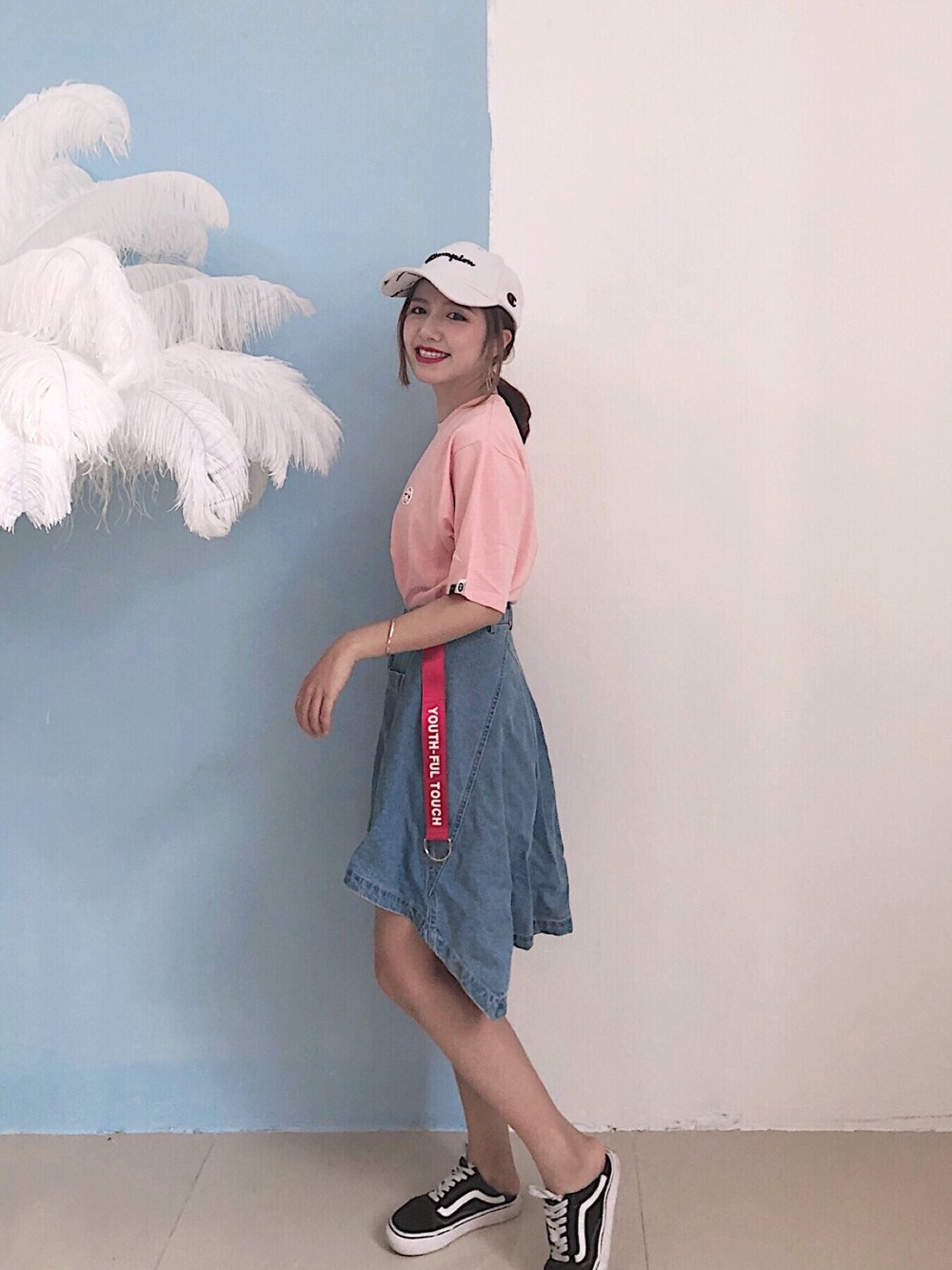 「Championのアイテム（帽子、ホワイト系）」を使った、微胖尼莫さん（レディース・163cm）の春コーディネートの1枚目の写真