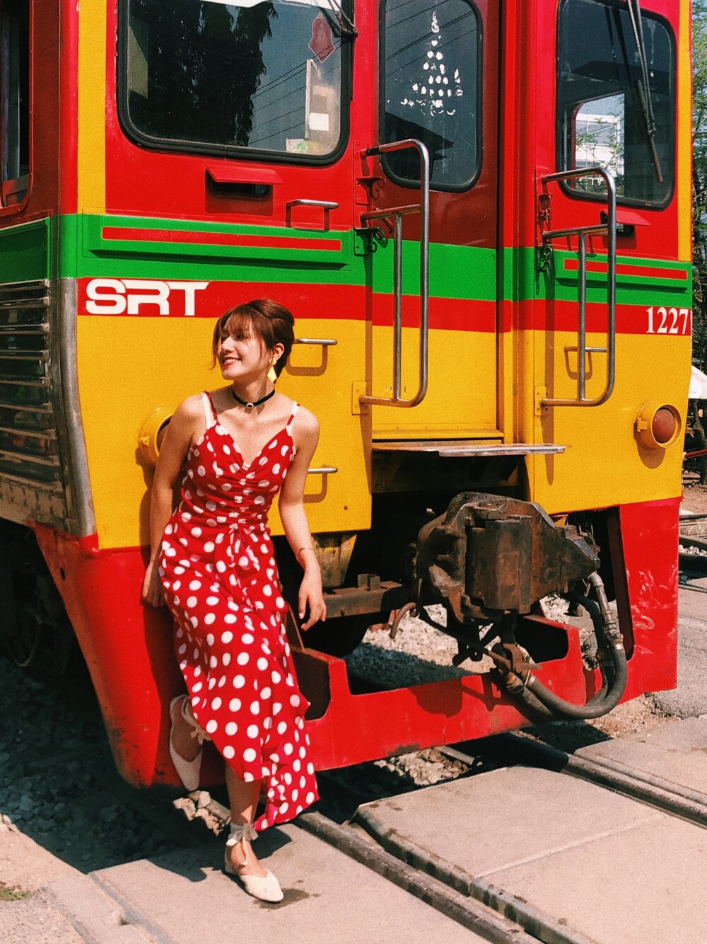 「ootd、夏、复古」｜「nimo studiosのアイテム（ワンピース、レッド系）」を使った、微胖尼莫さん（レディース・162cm）の春コーディネートの1枚目の写真
