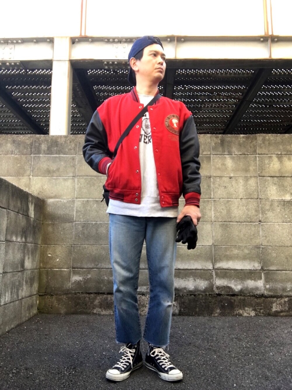 「スタジャン、90’s、501、クロカン、リバースウィーブ、スウェット、アメカジ、やっちまったなぁ、古臭い感じ、赤×黒」｜「Pherrow'sのアイテム（キャップ、ブルー系）」を使った、マービーさん（メンズ・168cm）の冬コーディネートの1枚目の写真