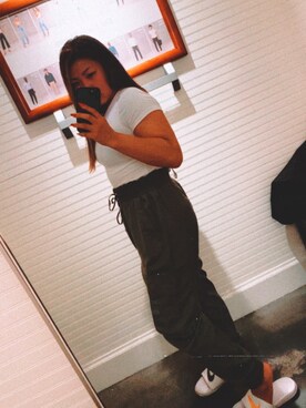 「Abercrombie&Fitch（アバークロンビーアンドフィッチ）のアイテム（カーゴパンツ）」を使った、Leeさん（レディース・162cm）の春コーディネート