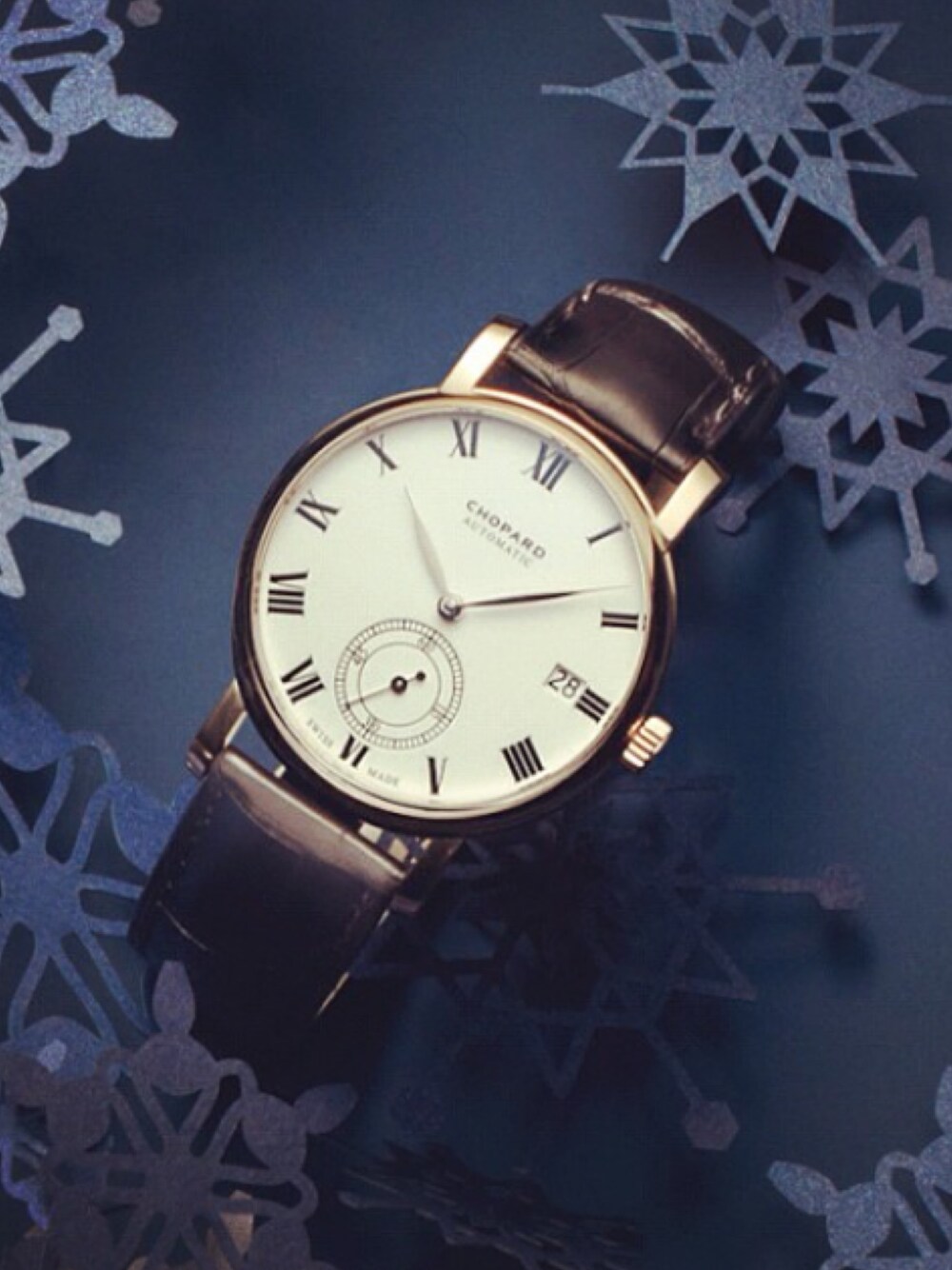 「Chopardのアイテム（アナログ腕時計、ブラック系）」を使った、Areej Saadさん（レディース・31cm）の冬コーディネートの1枚目の写真