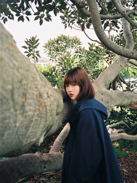 「BALENCIAGA（バレンシアガ）のアイテム（マウンテンパーカー、ブルー系）」を使った、CHAEYEAHさん（レディース・168cm）の秋コーディネート