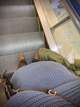 「ISOOK（アイスー）のシームステッチロングスラックスパンツ（その他パンツ）」を使った、tsuigekin0otsuboneさん（レディース・164cm）の冬コーディネート