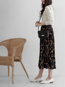 「アイテム（ローファー、グレー系）」を使った、SAPPUN(サプン公式)さん（レディース・168cm）の冬コーディネート