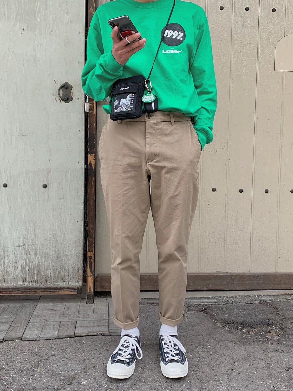 「おしゃれさんと繋がりたい、UNIQLO、youthloser、supreme、CT70s、ciatre」｜「YOUTH LOSERのアイテム（Tシャツ/カットソー、グリーン系）」を使った、yoneさん（メンズ・168cm）の春コーディネートの1枚目の写真