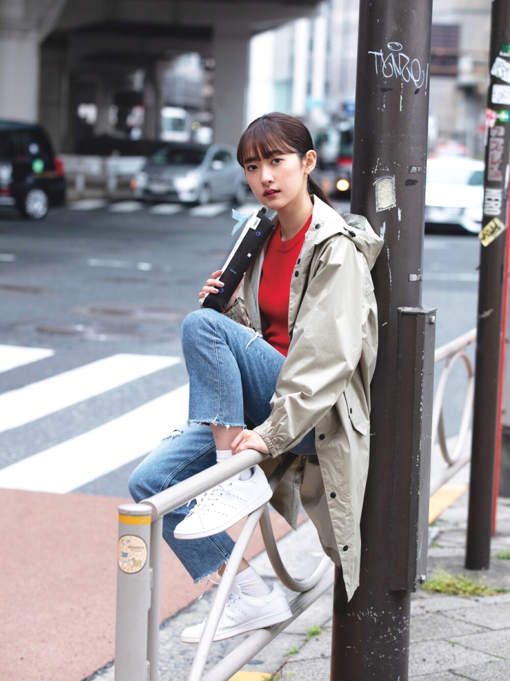 「休日スタイル、秋のコーデ、きれいめカジュアル」｜「adidasのアイテム（スニーカー、ホワイト系）」を使った、あわつまいさん（レディース・153cm）の秋コーディネートの1枚目の写真