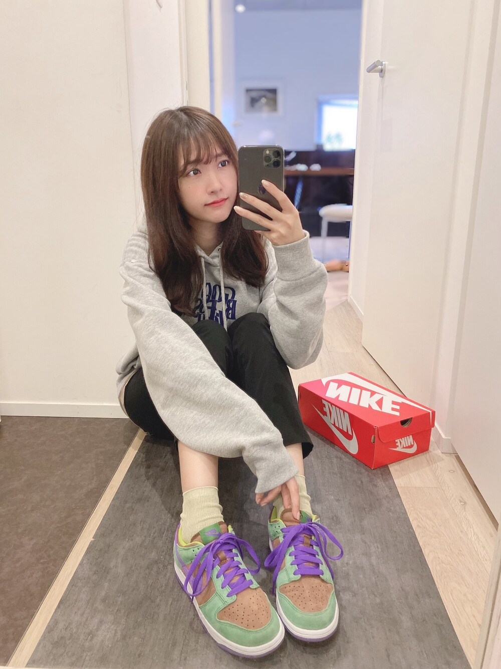「秋冬コーデ、休日スタイル、低身長」｜「god bless youのアイテム（パーカー、グレー系）」を使った、あわつまいさん（レディース・153cm）の冬コーディネートの1枚目の写真
