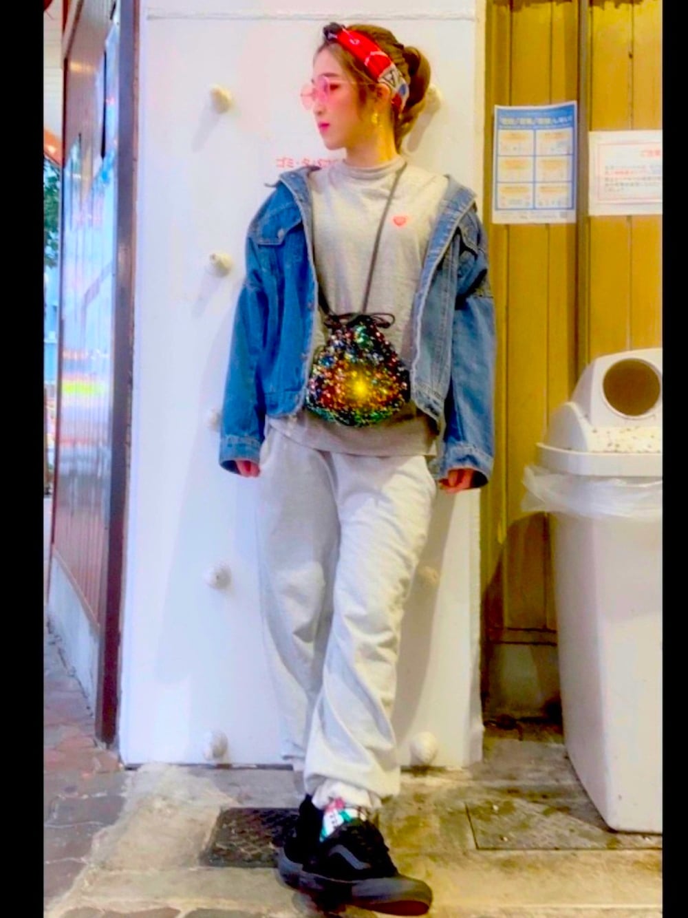 「休日スタイル、今日のコーデ、デニムジャケット、古着MIX、Gジャン、バンダナ、ストリート、ストリート系、着回しコーデ、スウェット」｜「DHOLICのアイテム（バッグ、その他）」を使った、tomatoさん（レディース・160cm）の春コーディネートの1枚目の写真