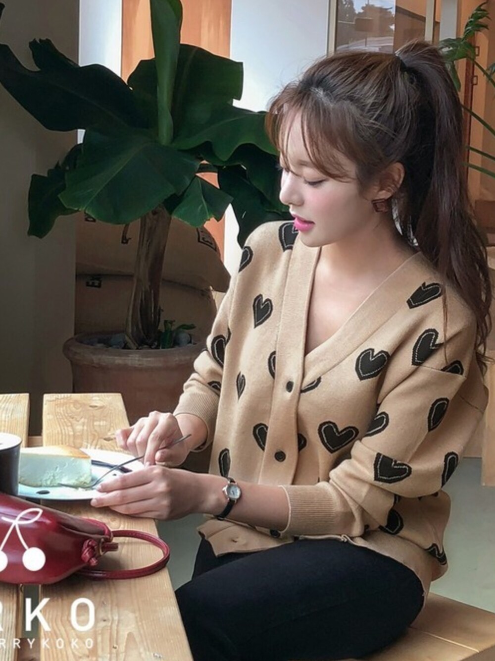 「カーディガン、ジャケット、ベージュ、ニットカーディガン、ootd、大人可愛い、韓国ファッション、cherrykoko、おしゃれさんと繋がりたい、チェリーココ」｜「CHERRYKOKOのa lovable, cardigan（カーディガン/ボレロ、ベージュ系）」を使った、CHERRYKOKO (チェリーココ)さん（レディース・163cm）の秋コーディネートの1枚目の写真