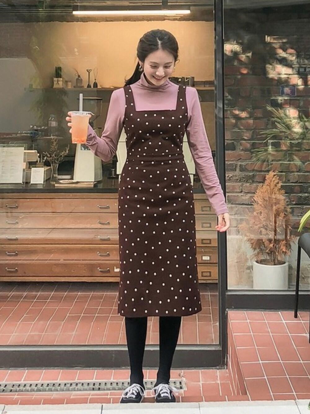 「ワンピース、秋のコーデ、ドット、レイヤードスタイル、タートルネック、大人カジュアル、デート、cherrykoko、ワインカラー」｜「CHERRYKOKOのvivid dots, ops（ワンピース、その他）」を使った、CHERRYKOKO (チェリーココ)さん（レディース・163cm）の秋コーディネートの1枚目の写真