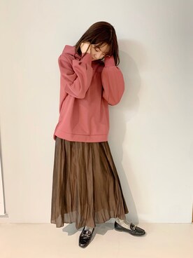 「earth music&ecology（アースミュージックアンドエコロジー）のシャイニーサテンギャザースカート ＊（スカート）」を使った、yuunaさん（レディース・157cm）の秋コーディネート