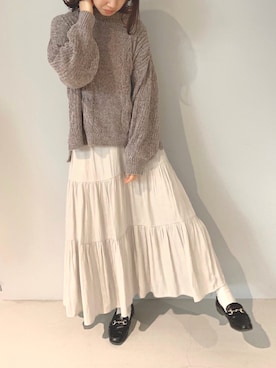 「earth music&ecology（アースミュージックアンドエコロジー）のサテンティアードスカート ＊●（スカート）」を使った、yuunaさん（レディース・157cm）の秋コーディネート