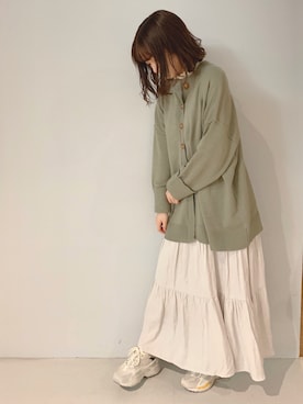 「earth music&ecology（アースミュージックアンドエコロジー）のサテンティアードスカート ＊●（スカート）」を使った、yuunaさん（レディース・157cm）の秋コーディネート