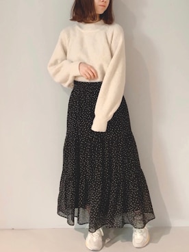 「白ニット」｜「アイテム（スカート、ブラック系）」を使った、yuunaさん（レディース・157cm）の冬コーディネート