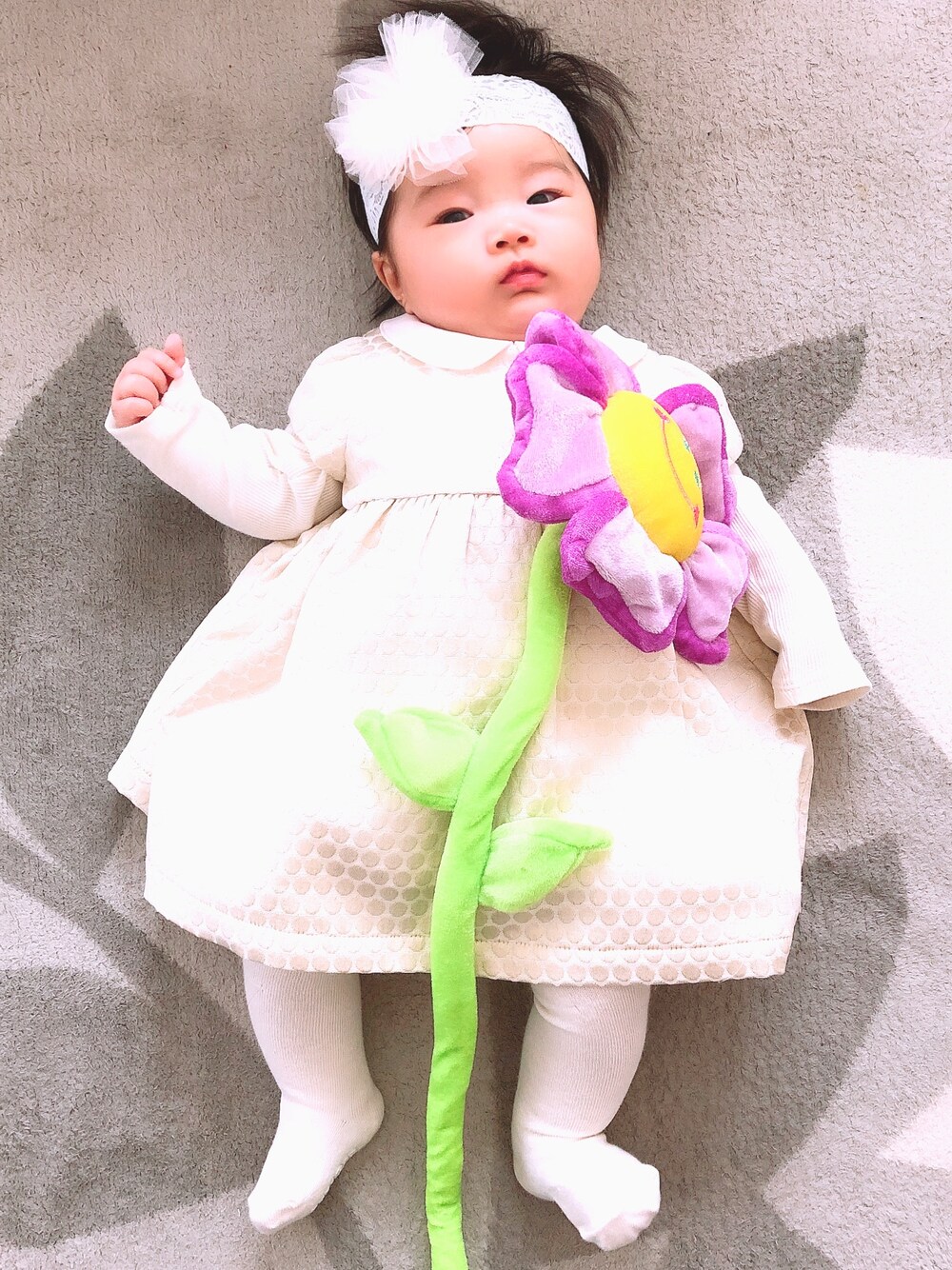 「結婚式、生後5ヶ月、娘コーデ、女の子ベビー、babygap、トイザらス、アカチャンホンポ」｜「babyGAPのアイテム（ドレス、ホワイト系）」を使った、suiさん（キッズ・70cm）の冬コーディネートの1枚目の写真