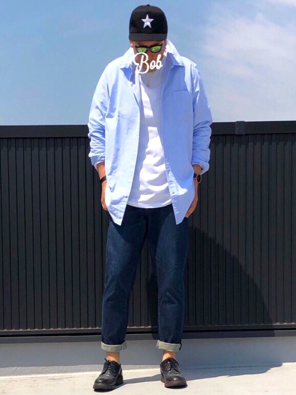 「シンプル、ゆるコーデ、カジュアルコーデ、シャツスタイル、zozoデニム、zozoシャツ、ZOZOTシャツ、星柄、オフホワイト、ロールアップ」｜「SHISKYのスター刺繍ツイルキャップ（キャップ、その他）」を使った、βΘβυυυ➡☆さん（メンズ・176cm）の春コーディネートの1枚目の写真