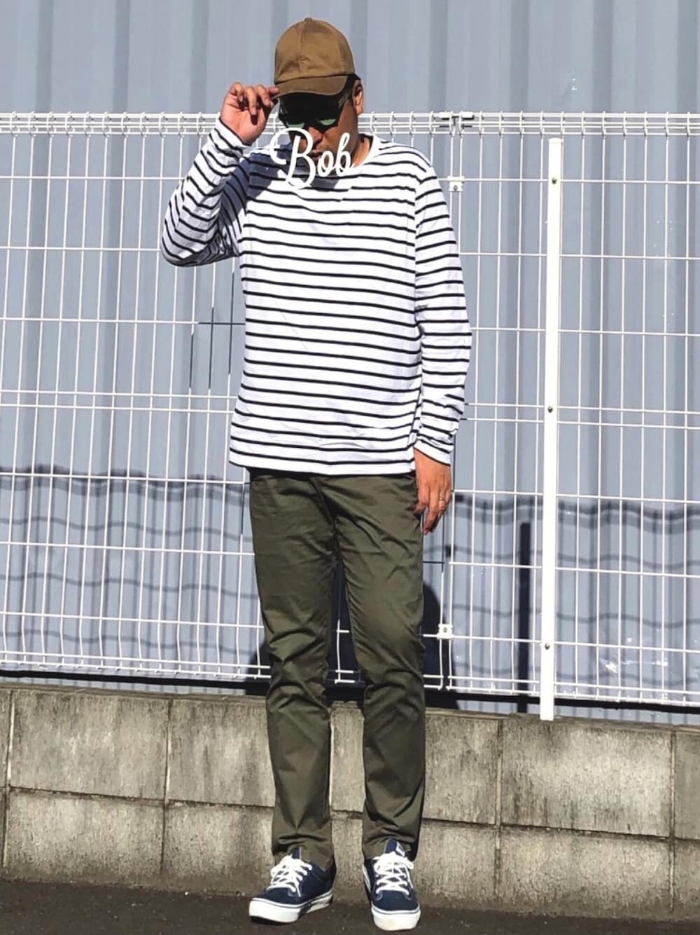 「秋コーデ、カジュアル、休日スタイル、ボーダートップス、ロンT、カーキ、キャップ」｜「FREAK'S STOREのWEB限定 NEWHATTAN/ニューハッタン コーデュロイ ベースボールキャップ（キャップ、ベージュ系）」を使った、βΘβυυυ➡☆さん（メンズ・176cm）の秋コーディネートの1枚目の写真