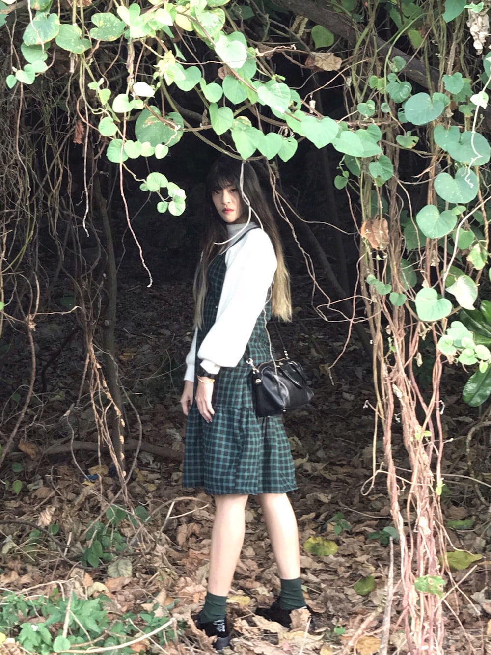 「COACH」｜「COACHのアイテム（ショルダーバッグ、ブラック系）」を使った、rongggさん（レディース・170cm）の春コーディネートの1枚目の写真