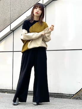 「OSMOSIS（オズモーシス）のアシンメトリーブロッキングニットプルオーバー（ニット/セーター、ホワイト系）」を使った、mizukiさん（レディース・156cm）の秋コーディネート
