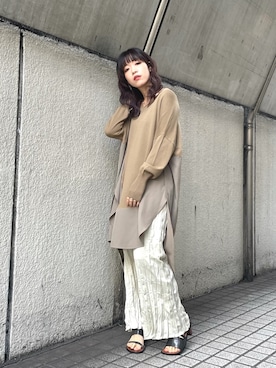 「OSMOSIS（オズモーシス）のラウンドヘムニットプルオーバー（ニット/セーター、グリーン系）」を使った、mizukiさん（レディース・156cm）の春コーディネート