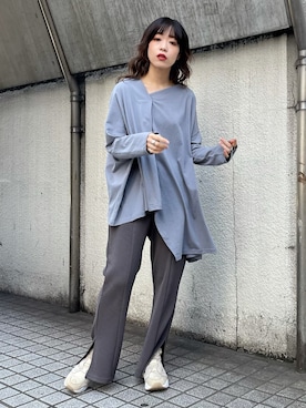 「OSMOSIS（オズモーシス）のアシンメトリーフレアープルオーバー（Tシャツ/カットソー、グレー系）」を使った、mizukiさん（レディース・156cm）の春コーディネート