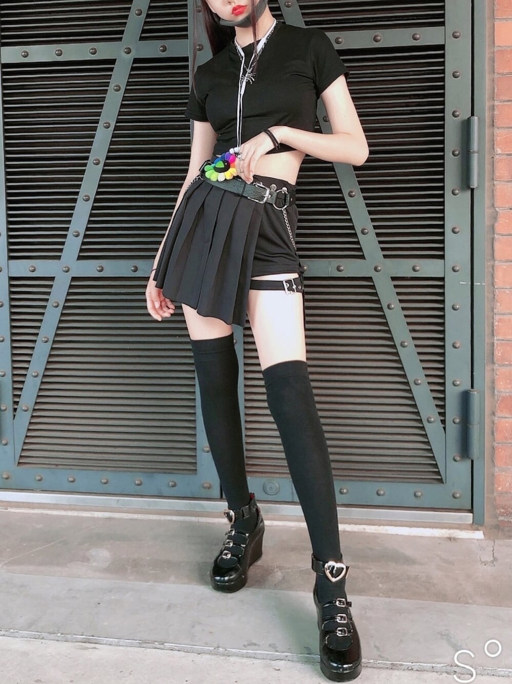 「おしゃれさんと繋がりたい、ピープス女子、韓国ファッション、ブラック、ブラックコーデ、低身長、ストリート系、モデル、中学生」｜「BANANA CHIPSのアイテム（シューズ、ブラック系）」を使った、cocoron♡さん（レディース・155cm）の秋コーディネートの1枚目の写真