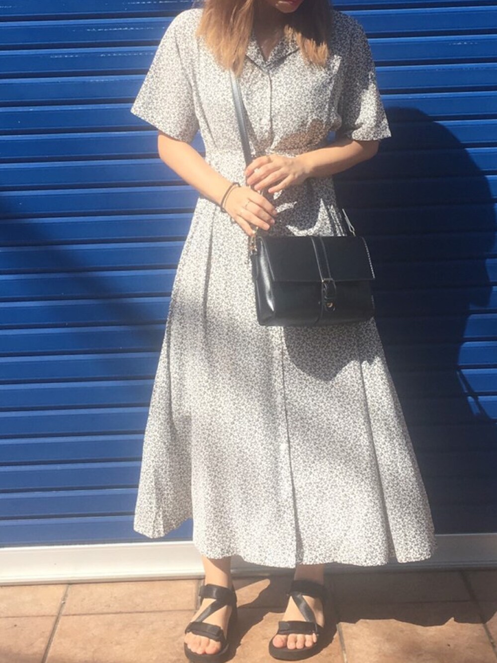 「ootd、chocomee、花柄ワンピース、ラクチンコーデ、シンプルコーデ、ワンピース」｜「chocomeeのフラワーワンピース（ワンピース、ホワイト系）」を使った、yuri*さん（レディース・152cm）の秋コーディネートの1枚目の写真