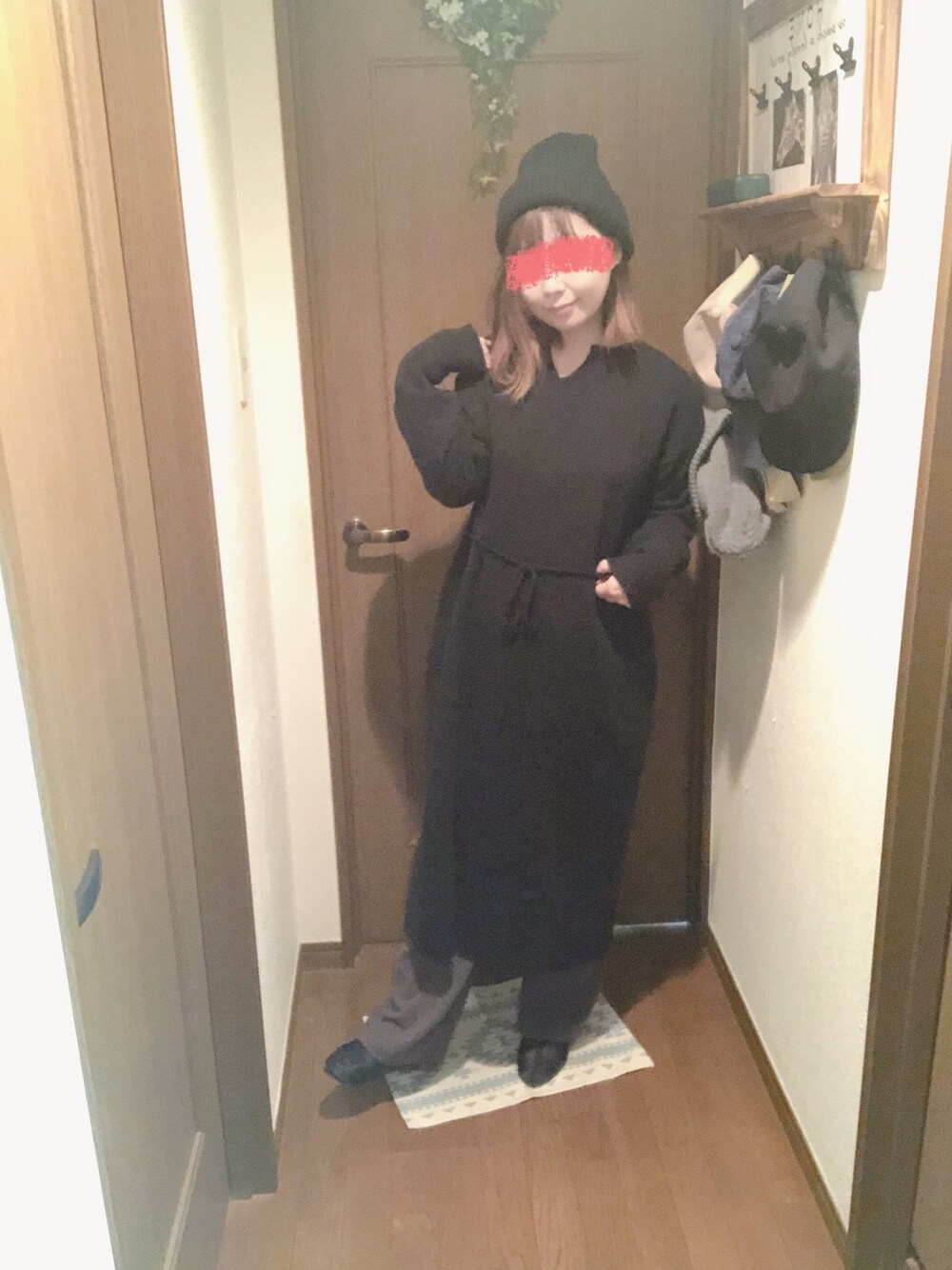 「オールブラック、ニットワンピース、ニットキャップ、低身長コーデ、プチプチ、チャイナシューズ、バレエシューズ、カジュアル、ゆるコーデ、ワンピース×パンツ」｜「しまむらのアイテム（ニットキャップ/ビーニー、ブラック系）」を使った、x 𝕟𝕚𝕛𝕚𝕞𝕒𝕤𝕦 xさん（レディース・154cm）の冬コーディネートの1枚目の写真