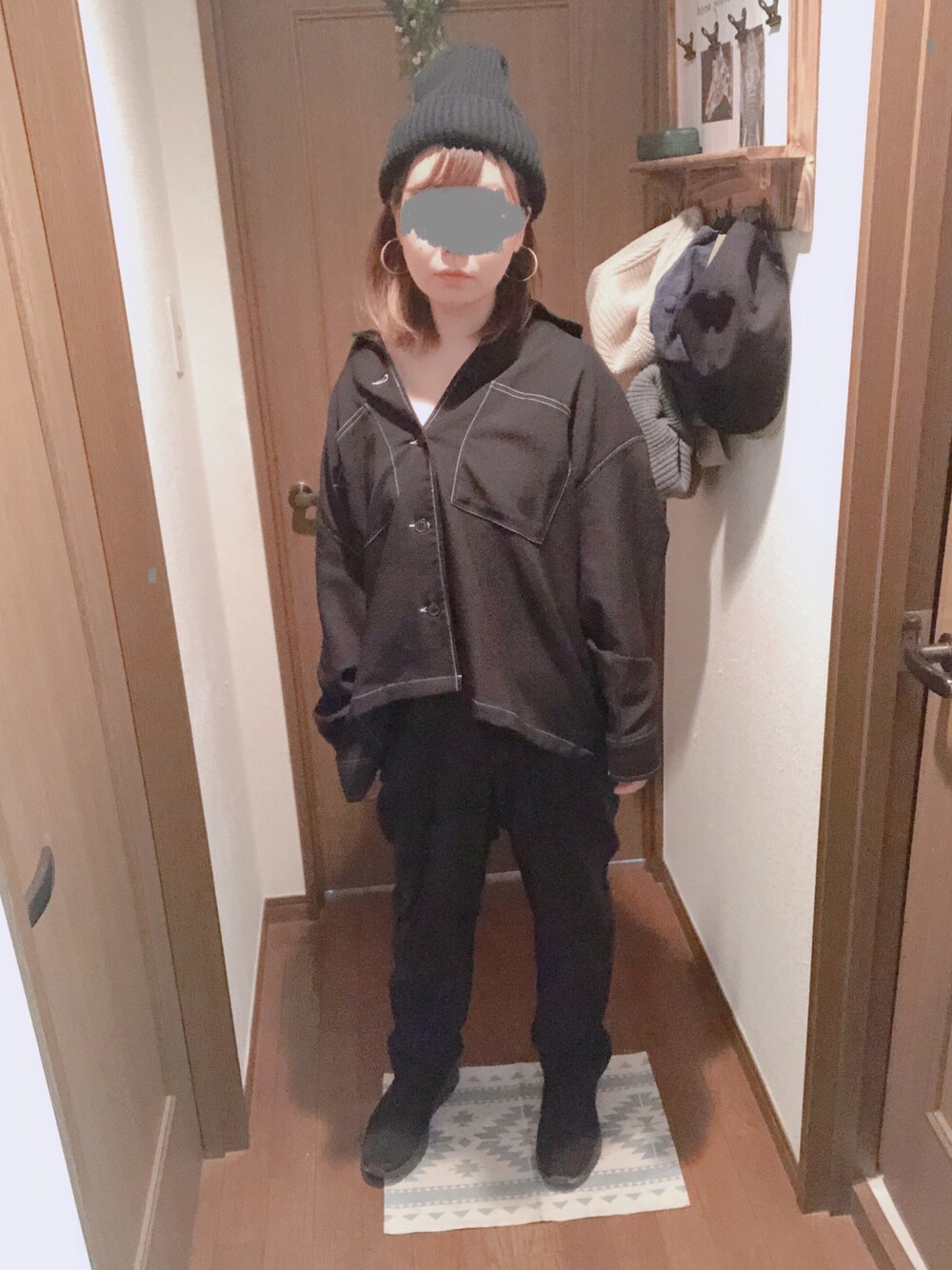 「メンズライク、セットアップ、ニット帽、ニットキャップ、プチプラ、低身長、ブラックコーデ、リザード、ヒカルモデル、ロコンド」｜「しまむらのアイテム（ニットキャップ/ビーニー、ブラック系）」を使った、x 𝕟𝕚𝕛𝕚𝕞𝕒𝕤𝕦 xさん（レディース・154cm）の春コーディネートの1枚目の写真