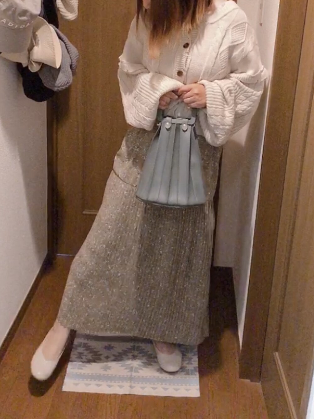「ボリューム袖、春コーデ、マルチニット、2WAYニット、花柄、花柄スカート、プリーツバッグ、ローヒールパンプス、低身長、プチプラ」｜「しまむらのアイテム（カーディガン/ボレロ、ホワイト系）」を使った、x 𝕟𝕚𝕛𝕚𝕞𝕒𝕤𝕦 xさん（レディース・154cm）の春コーディネートの1枚目の写真