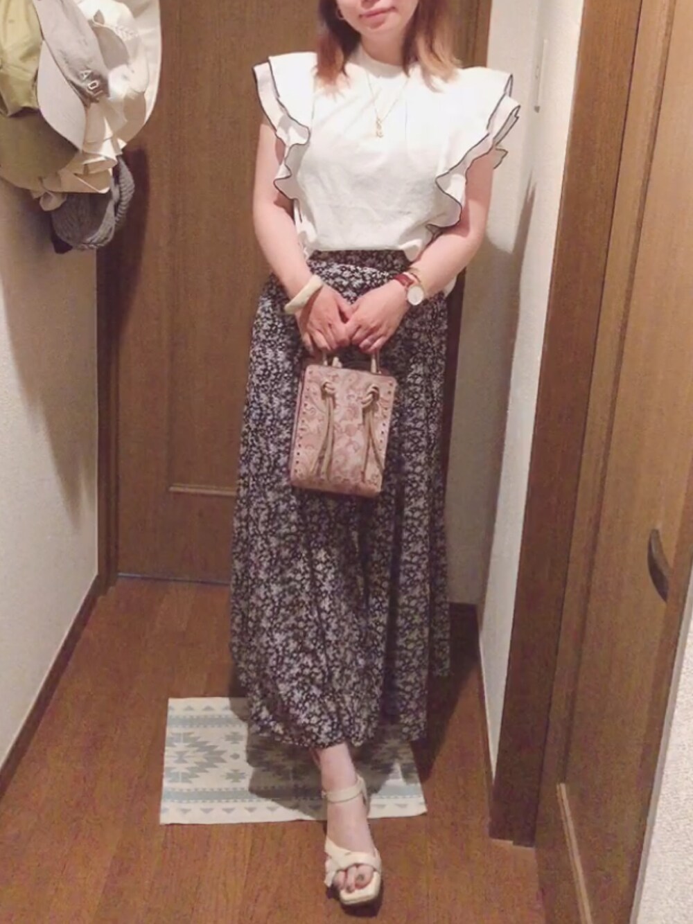 「ボリューム袖、フリル袖、配色、花柄スカート、マーメイドスカート、サンダル、低身長、プチプラ、ダニエルウェリントン、Daniel Wellington」｜「しまむらのアイテム（シャツ/ブラウス、ホワイト系）」を使った、x 𝕟𝕚𝕛𝕚𝕞𝕒𝕤𝕦 xさん（レディース・154cm）の春コーディネートの1枚目の写真