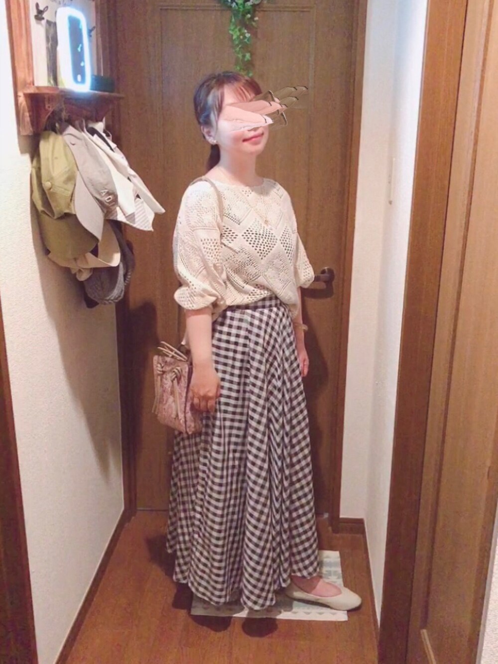 「ギンガムチェック、これが私をアゲる服、透かし編みニット、シアースカート、Daniel Wellington、ダニエルウェリントン、パンプス、低身長、プチプラコーデ、ギンガムチェックスカート」｜「しまむらのアイテム（ニット/セーター、ホワイト系）」を使った、x 𝕟𝕚𝕛𝕚𝕞𝕒𝕤𝕦 xさん（レディース・154cm）の春コーディネートの1枚目の写真