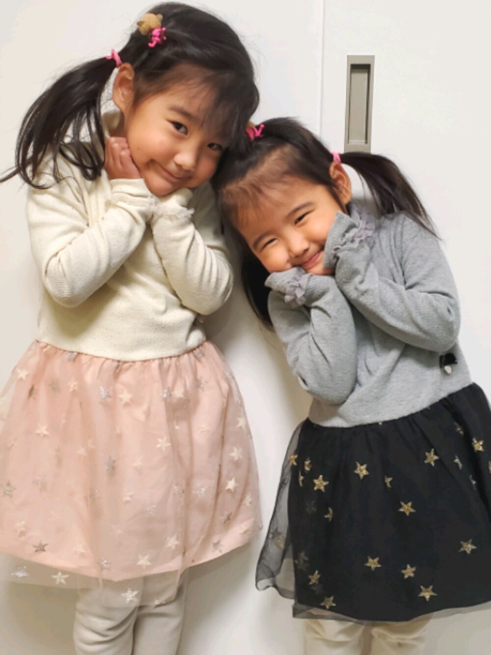 「西松屋のアイテム（レギンス/スパッツ、ベージュ系）」を使った、Yuanさん（キッズ・110cm）の冬コーディネートの1枚目の写真