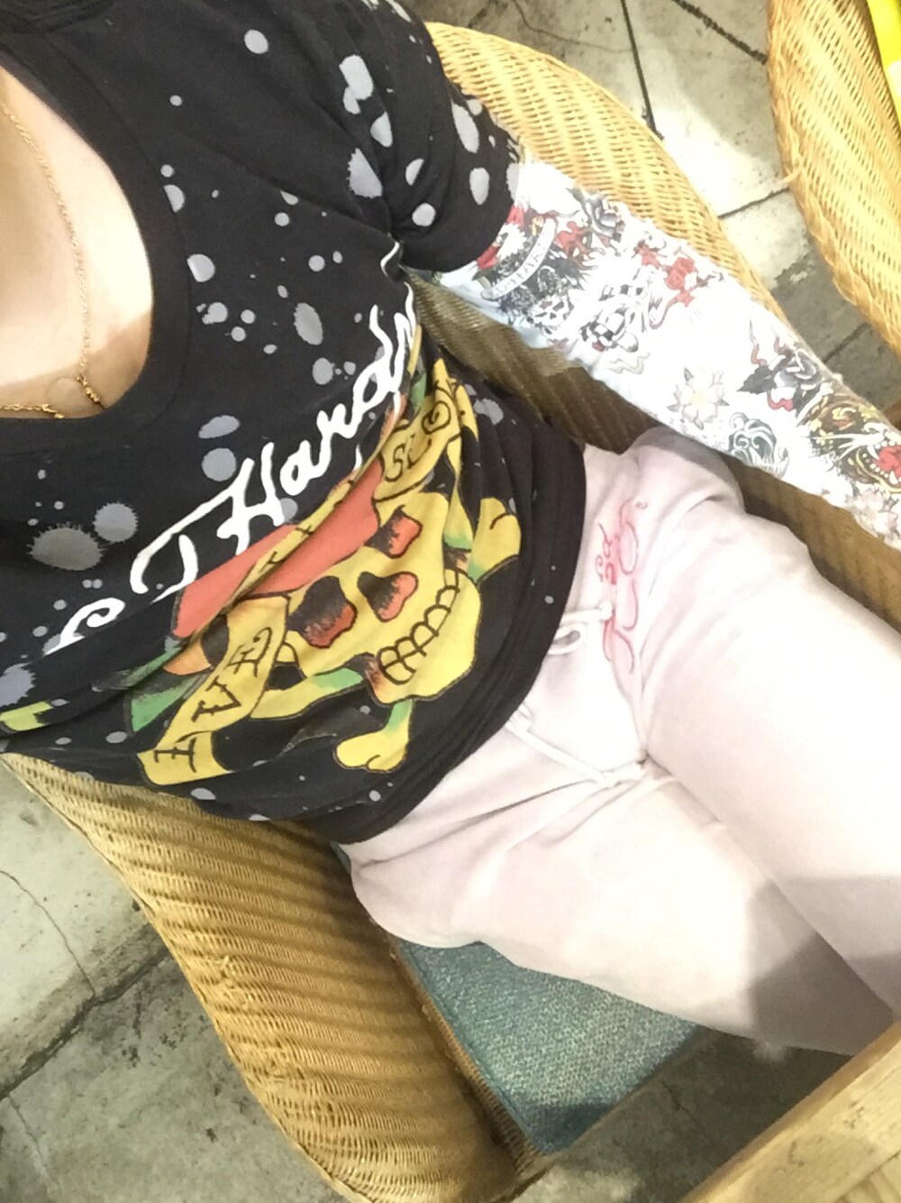 「魔除け、派手」｜「？のアイテム（Tシャツ/カットソー、ブラック系）」を使った、synthetichappinessさん（メンズ・165cm）の冬コーディネートの1枚目の写真