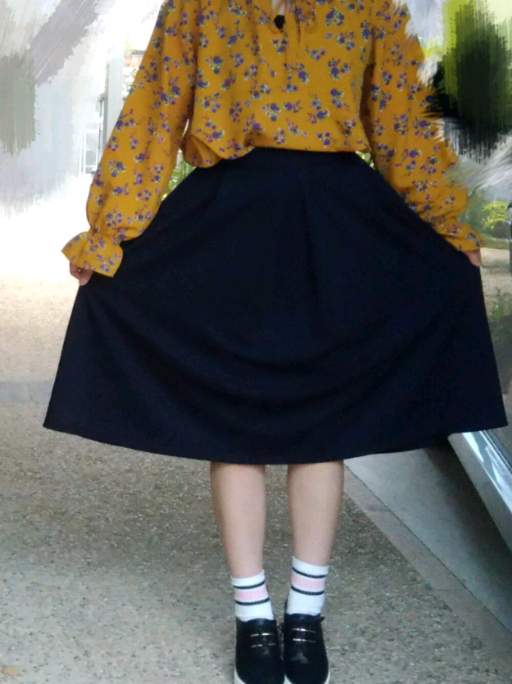 「プチプラ、カラオケに行ったよ、GU、花柄シャツ、オリーブ デ オリーブ(OLIVE des OLIVE)」｜「GUのアイテム（シャツ/ブラウス、イエロー系）」を使った、毎日がエブリディ！さん（レディース・160cm）の秋コーディネートの1枚目の写真