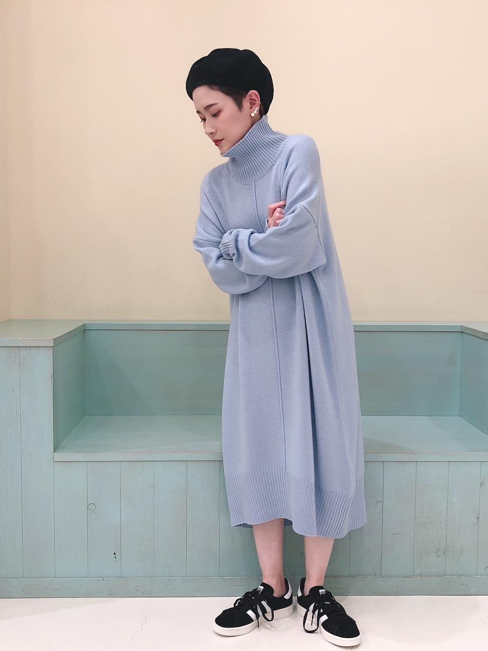 「オトナカジュアル、シンプル、ootd、ニット、カジュアルコーデ、シンプルコーデ、ワンピース、スニーカー、ベレー帽、ゆるコーデ」｜「SAN FRANCISCOのアイテム（ハンチング/ベレー帽、ブラック系）」を使った、NOWAさん（レディース・162cm）の秋コーディネートの1枚目の写真