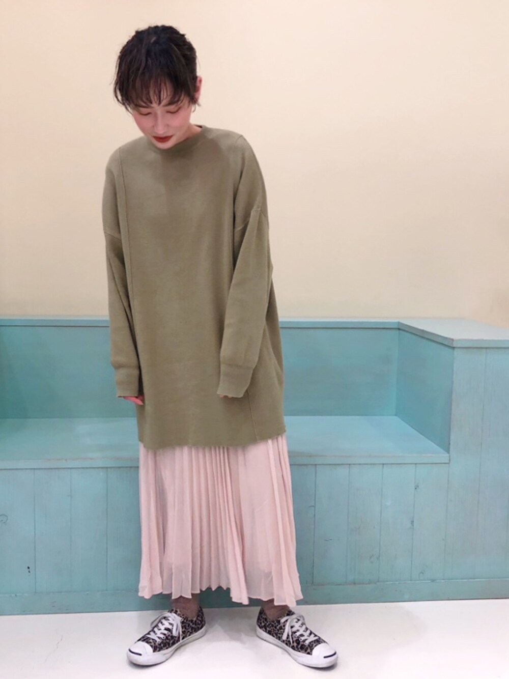 「プリーツスカート、ロングスカート、ビッグシルエット、シンプルコーデ、春コーデ、スニーカーコーデ、ootd、パステルカラー、カジュアルコーデ、シンプル」｜「SLYのアイテム（ニット/セーター、グリーン系）」を使った、NOWAさん（レディース・162cm）の春コーディネートの1枚目の写真