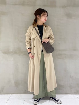 「サテンパンツ」｜「アイテム（トレンチコート）」を使った、たかみなさん（レディース・166cm）の冬コーディネート