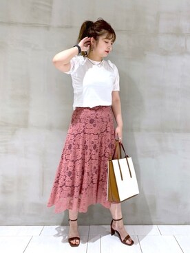 「袖フリル」｜「アイテム（その他）」を使った、たかみなさん（レディース・166cm）の春コーディネート