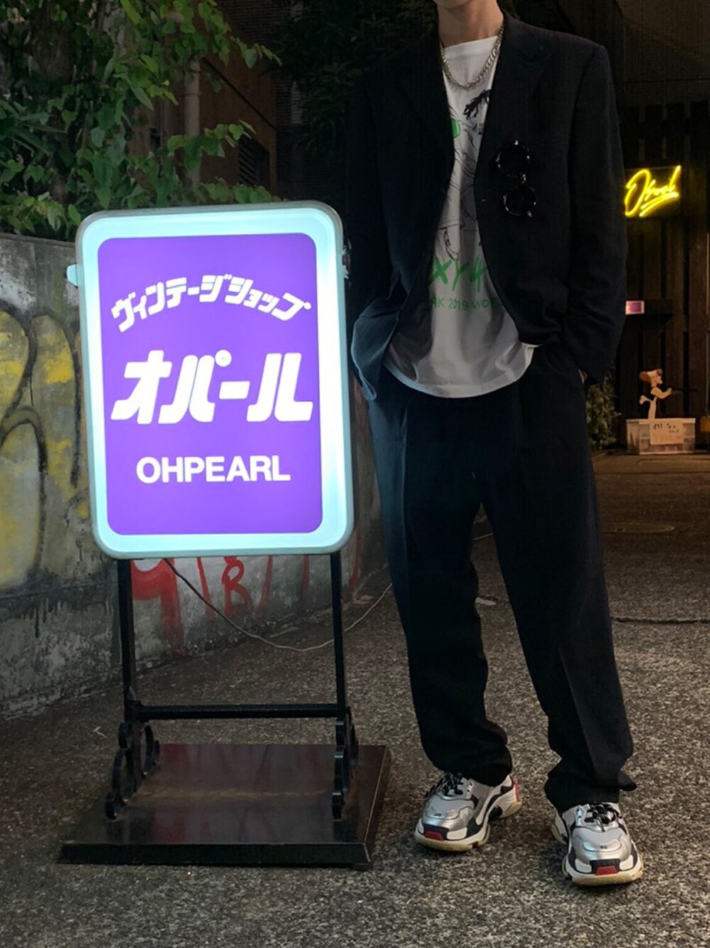 「お洒落さんとつながりたい、今日のコーデ」｜「BALENCIAGAのアイテム（スニーカー、シルバー系）」を使った、ユウヤさん（メンズ・173cm）の秋コーディネートの1枚目の写真