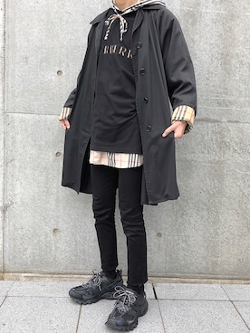 「BALENCIAGA」｜「アイテム（トレンチコート）」を使った、ya.maさん（メンズ・173cm）の秋コーディネート